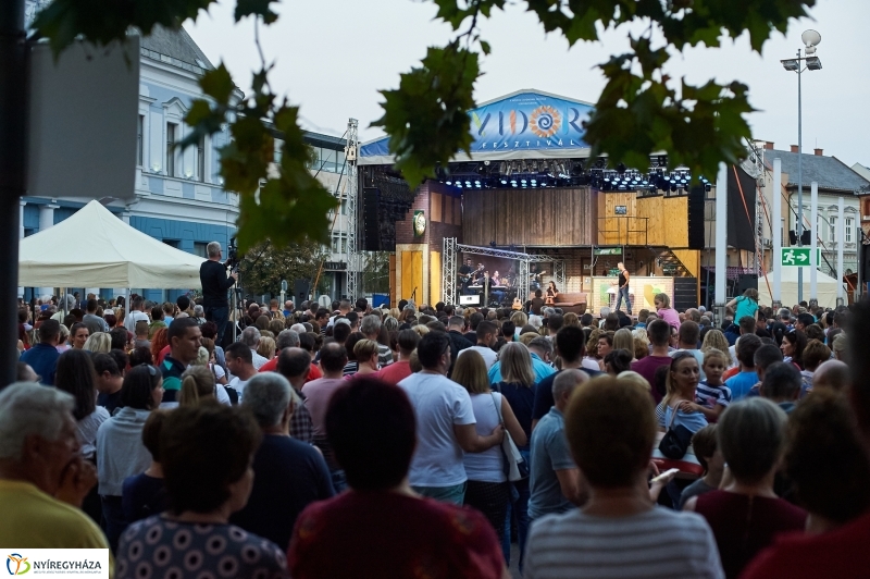 VIDOR Legénybúcsú - fotó Szarka Lajos