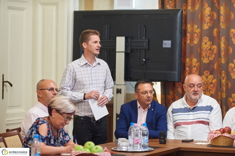 Ipari alma ár bejelentés - fotó Szarka Lajos