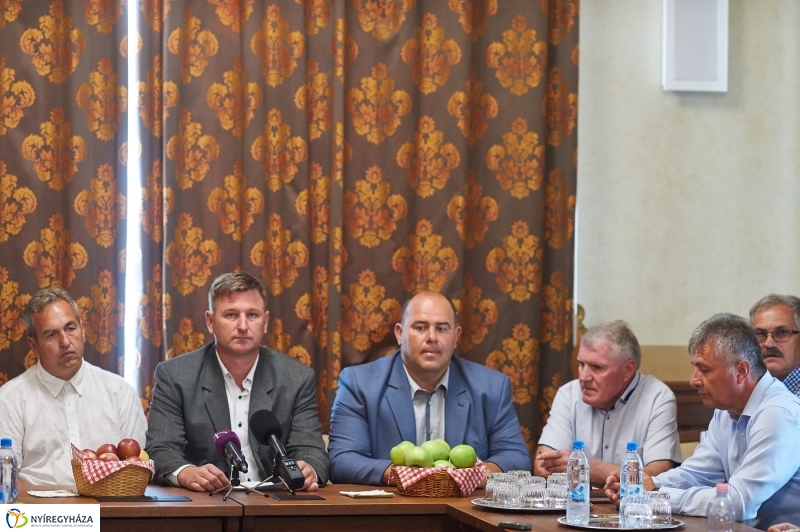 Ipari alma ár bejelentés - fotó Szarka Lajos