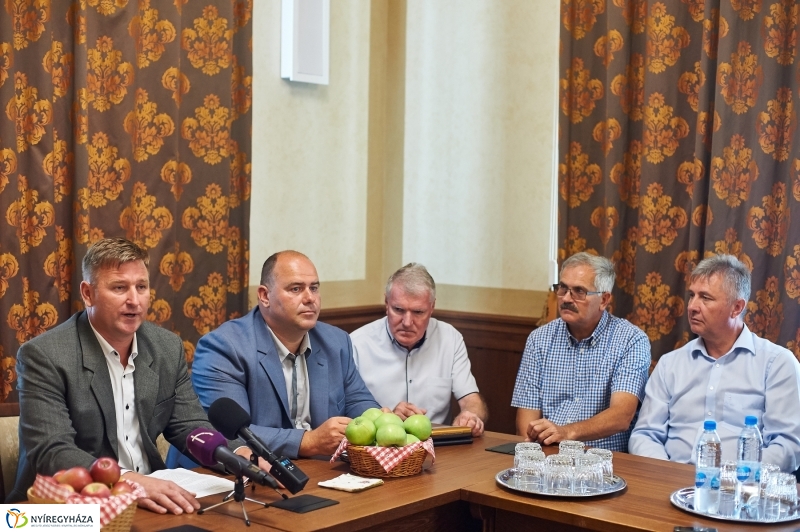 Ipari alma ár bejelentés - fotó Szarka Lajos