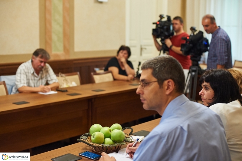 Ipari alma ár bejelentés - fotó Szarka Lajos