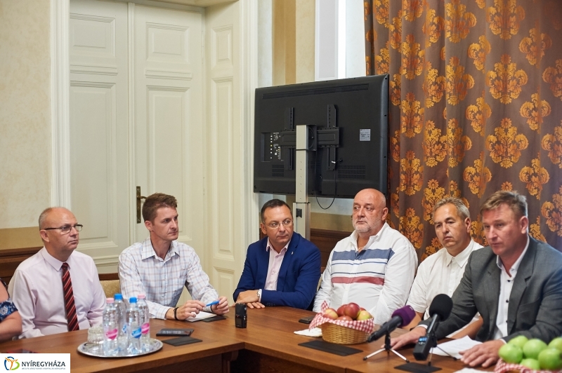 Ipari alma ár bejelentés - fotó Szarka Lajos