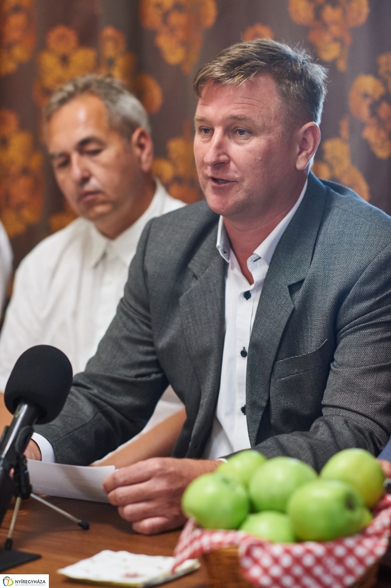 Ipari alma ár bejelentés - fotó Szarka Lajos