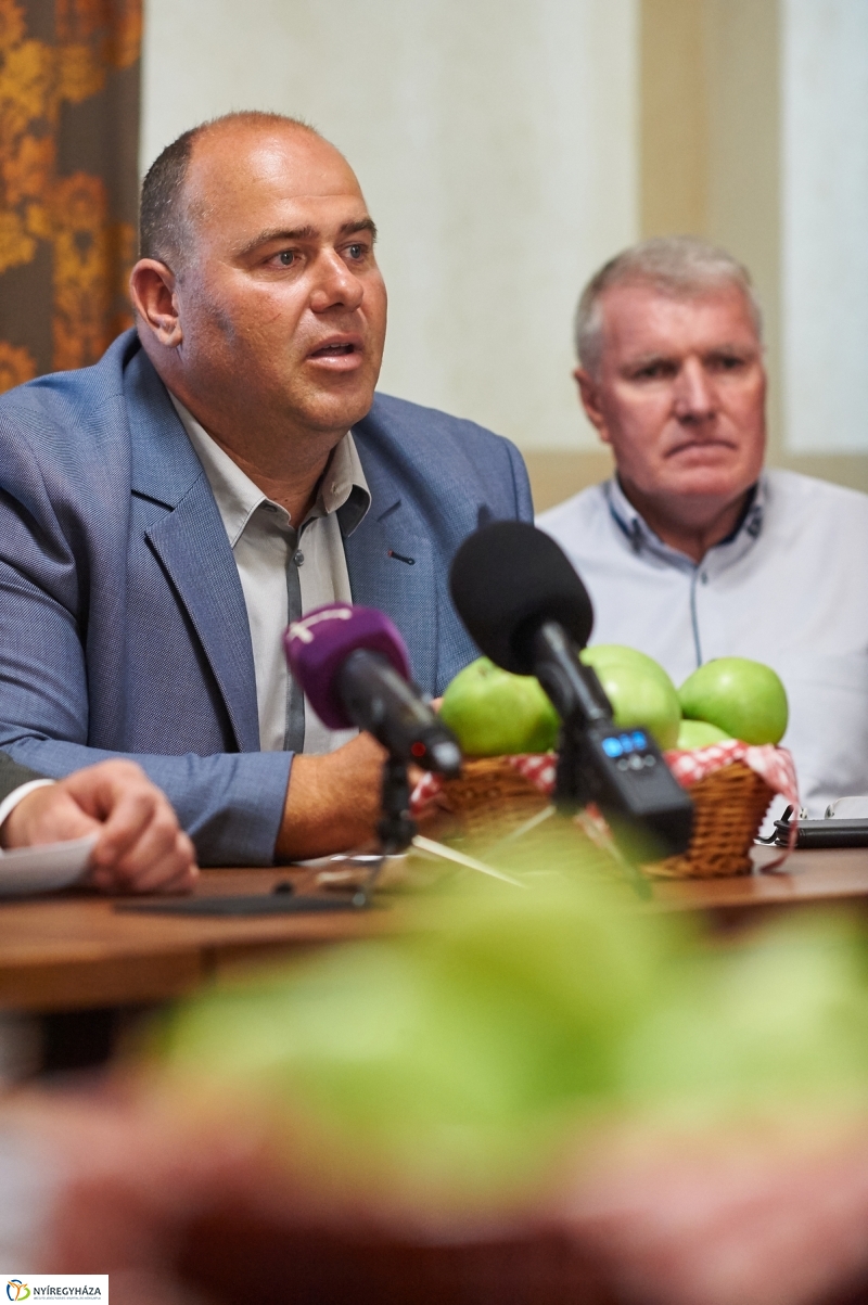 Ipari alma ár bejelentés - fotó Szarka Lajos