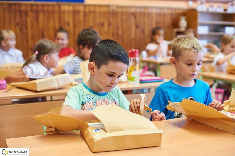 Tanévnyitó az evangélikus iskolában - fotó Szarka Lajos