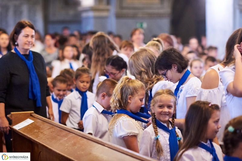 Tanévnyitó az evangélikus iskolában - fotó Szarka Lajos