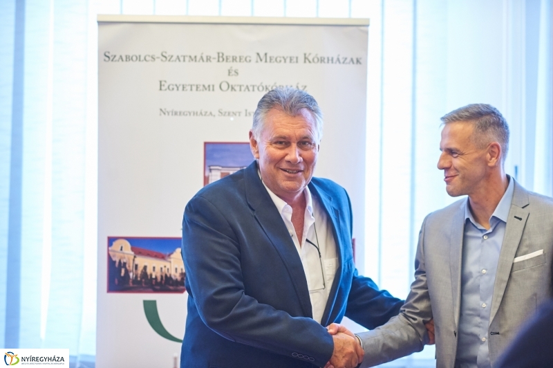 Marso adomány a kórháznak - fotó Szarka Lajos