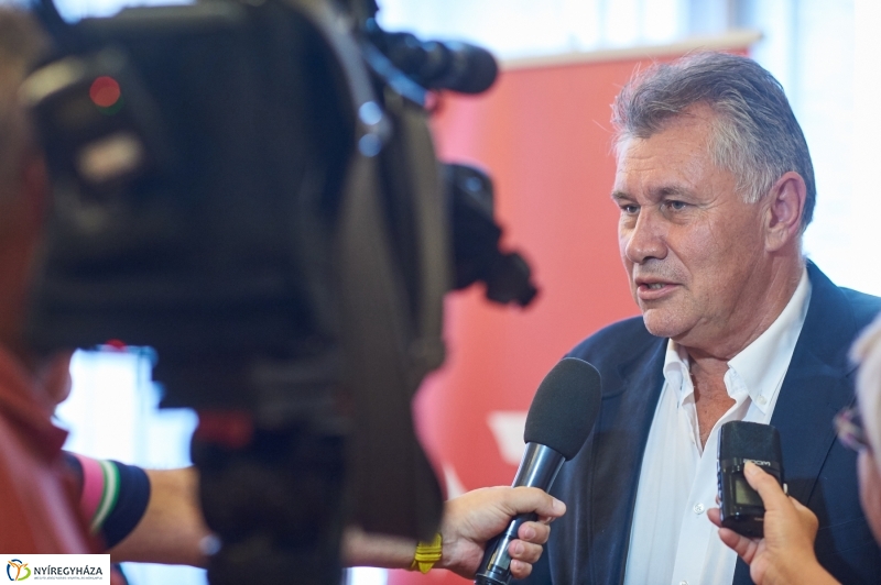 Marso adomány a kórháznak - fotó Szarka Lajos