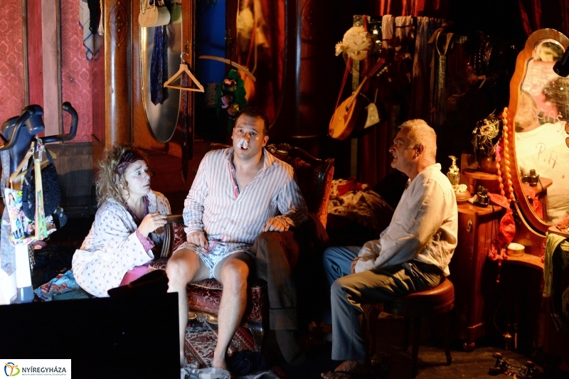 Rettenetes szülők - fotó Trifonov Éva