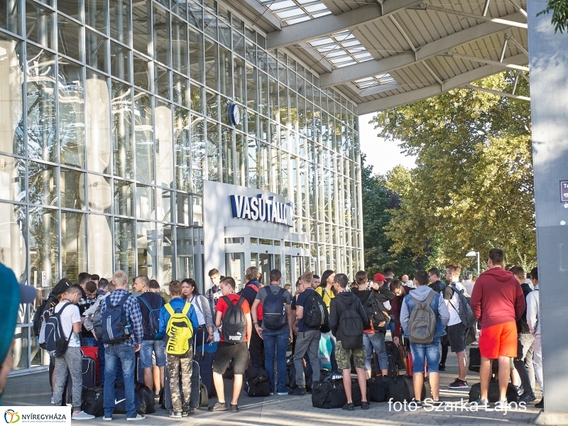 Elindultak a táborozók - fotó Szarka Lajos