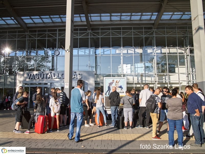 Elindultak a táborozók - fotó Szarka Lajos