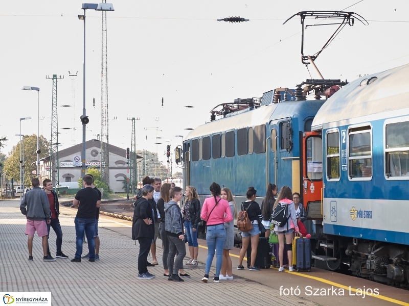 Elindultak a táborozók - fotó Szarka Lajos