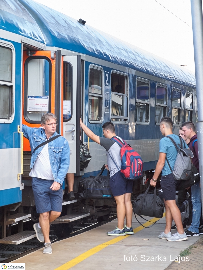 Elindultak a táborozók - fotó Szarka Lajos