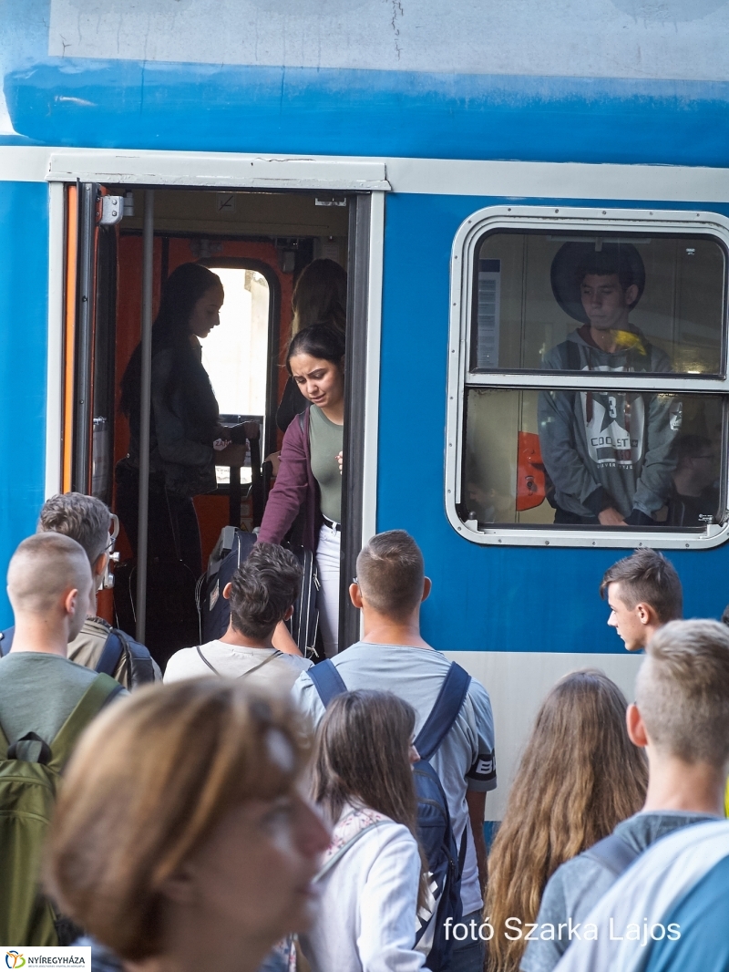 Elindultak a táborozók - fotó Szarka Lajos