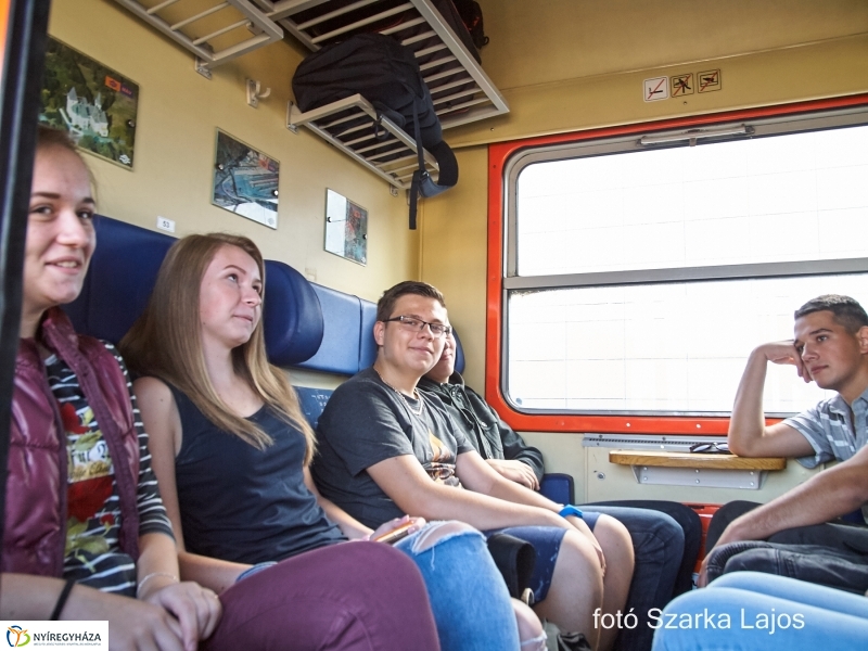Elindultak a táborozók - fotó Szarka Lajos