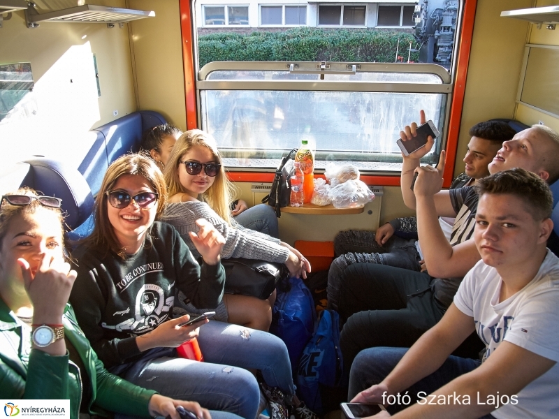 Elindultak a táborozók - fotó Szarka Lajos