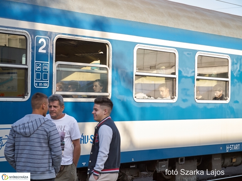Elindultak a táborozók - fotó Szarka Lajos