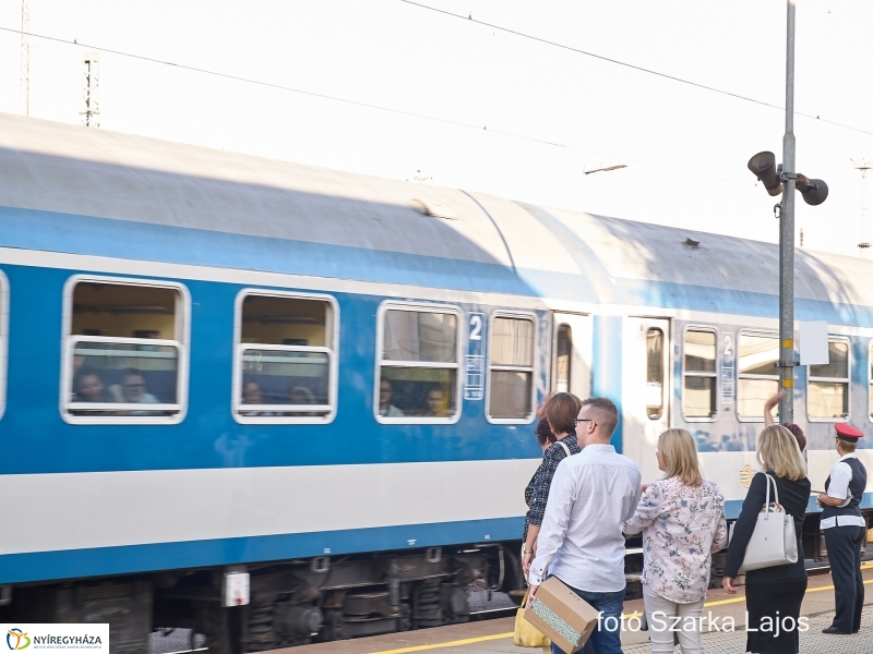 Elindultak a táborozók - fotó Szarka Lajos