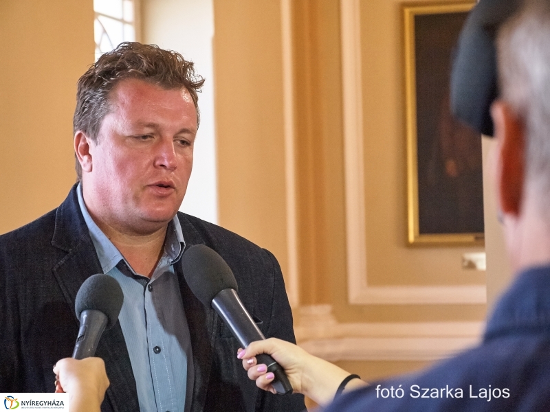 Külföldi diákok a Városházán 20180910 - fotó Szarka Lajos