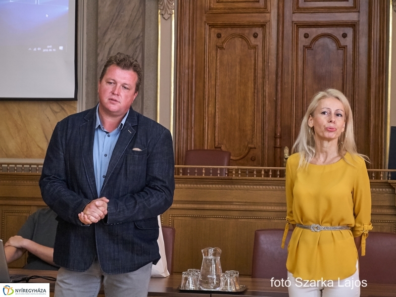 Külföldi diákok a Városházán 20180910 - fotó Szarka Lajos