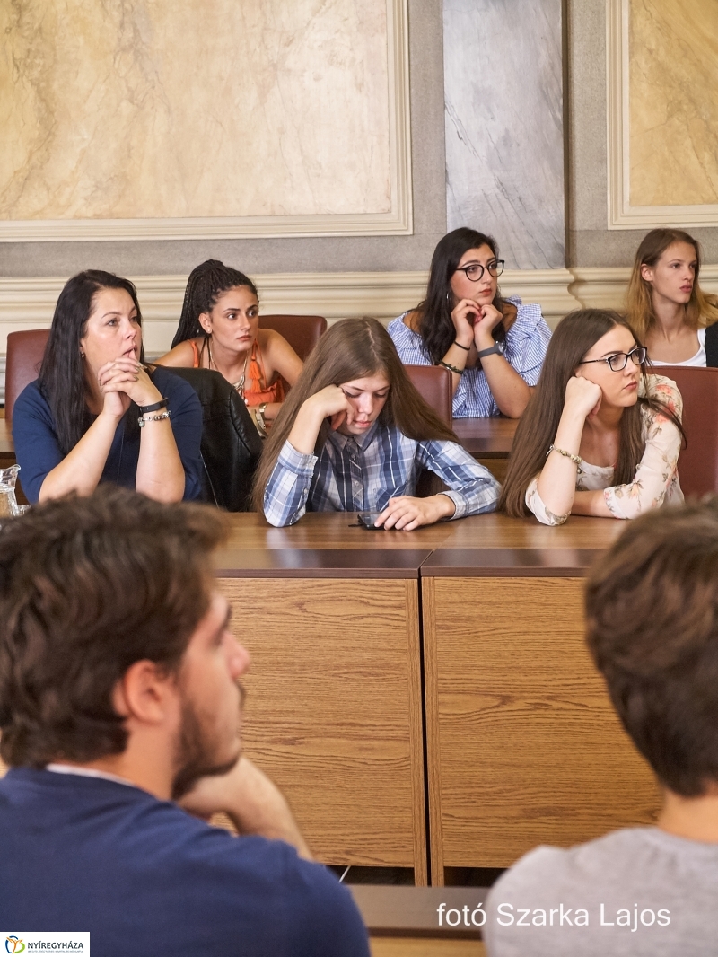 Külföldi diákok a Városházán 20180910 - fotó Szarka Lajos
