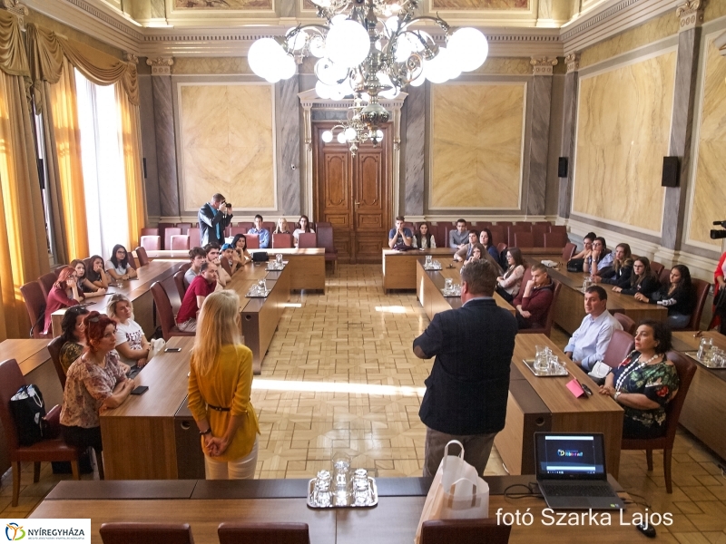 Külföldi diákok a Városházán 20180910 - fotó Szarka Lajos