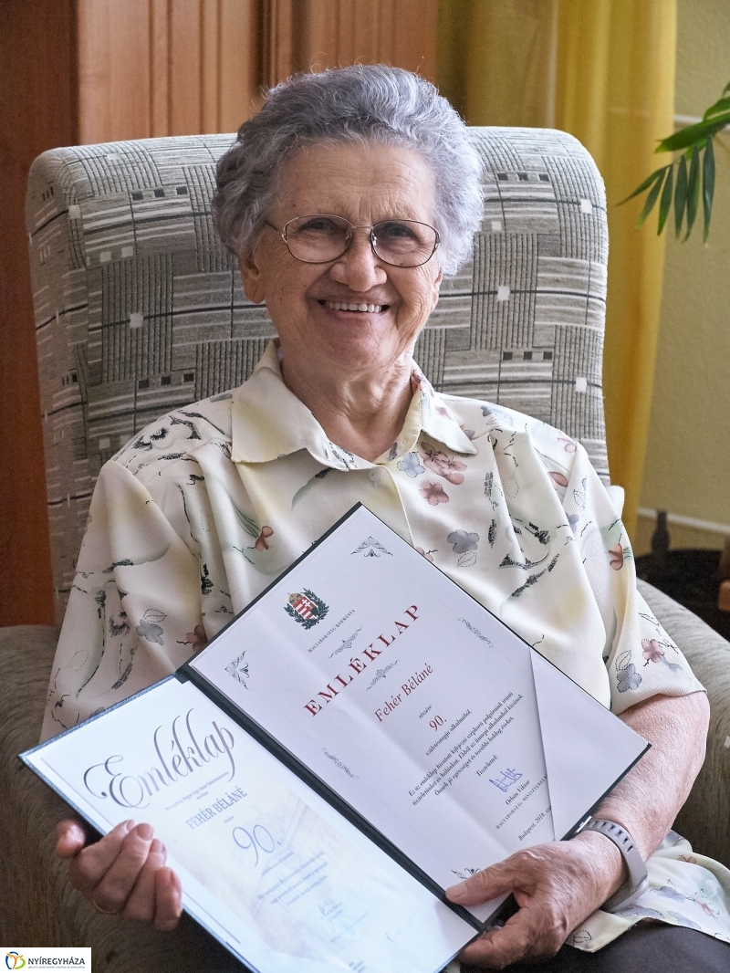Szépkorú köszöntése Fehér Béláné - fotó Szarka Lajos