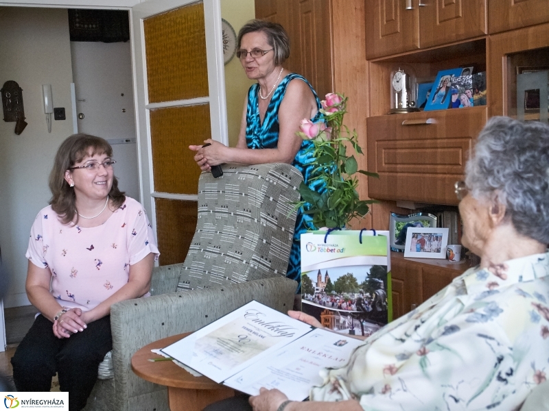Szépkorú köszöntése Fehér Béláné - fotó Szarka Lajos