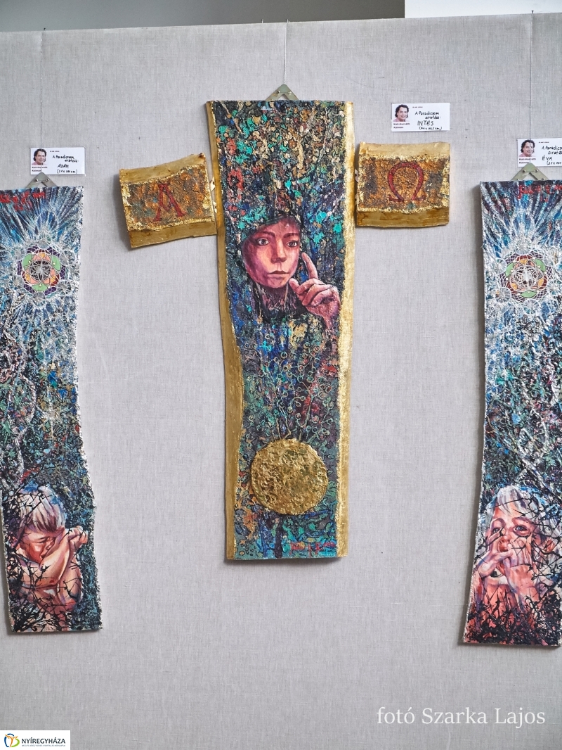 Kötetbemutató és kiállítás a könyvtárban - fotó Szarka Lajos