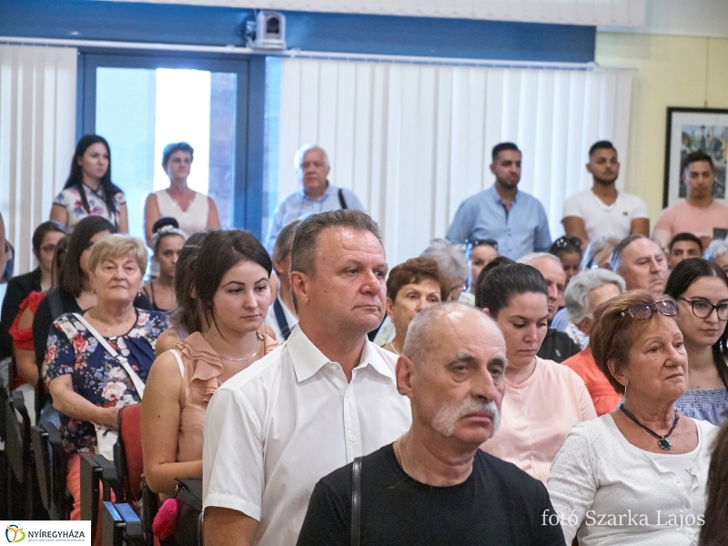 Kötetbemutató és kiállítás a könyvtárban - fotó Szarka Lajos