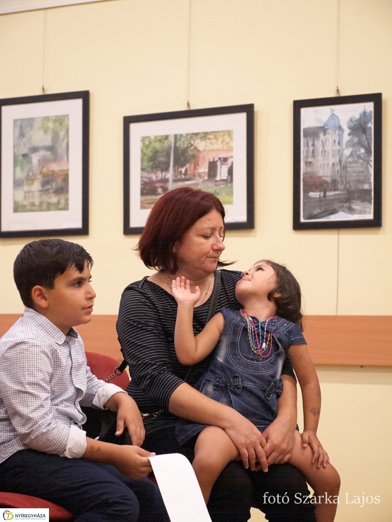 Kötetbemutató és kiállítás a könyvtárban - fotó Szarka Lajos