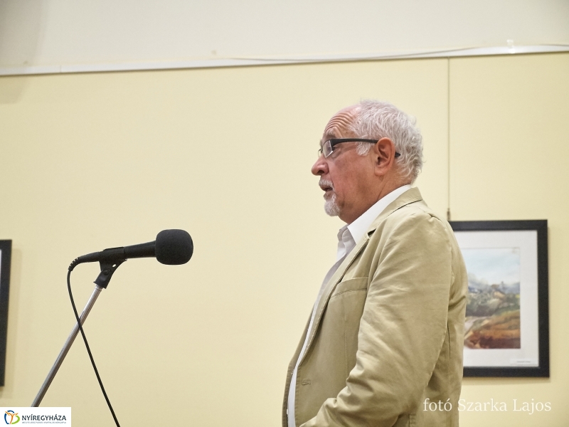 Kötetbemutató és kiállítás a könyvtárban - fotó Szarka Lajos