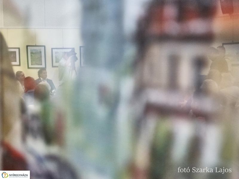 Kötetbemutató és kiállítás a könyvtárban - fotó Szarka Lajos