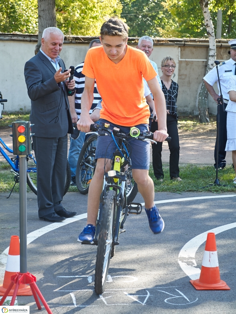 KRESZ tanpálya átadó - fotó Szarka Lajos