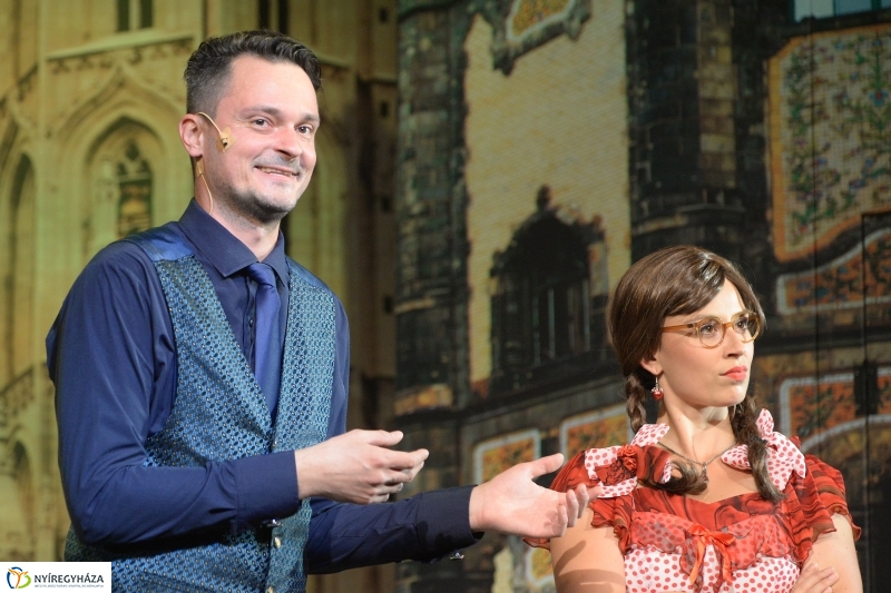 Meseautó a Móricz Zsigmond Színházban-fotó Trifonov Éva