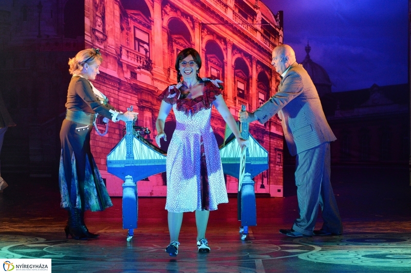 Meseautó a Móricz Zsigmond Színházban-fotó Trifonov Éva