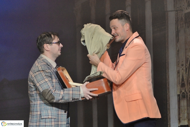 Meseautó a Móricz Zsigmond Színházban-fotó Trifonov Éva