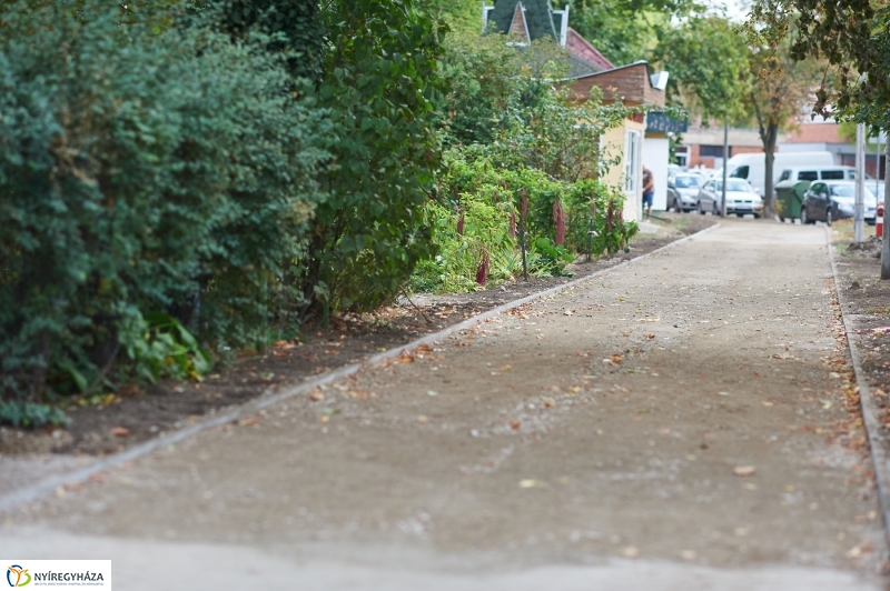 Járda és kerékpárút fejlesztés - fotó Szarka Lajos