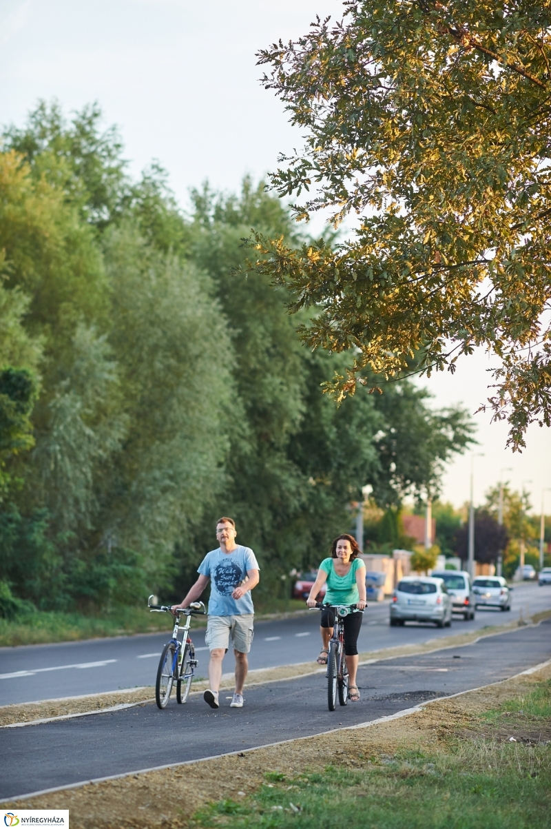 Járda és kerékpárút fejlesztés - fotó Szarka Lajos