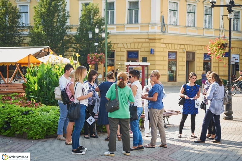 Alzheimer séta a belvárosban - fotó Szarka Lajos