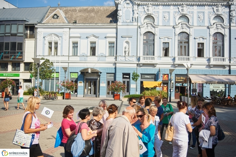 Alzheimer séta a belvárosban - fotó Szarka Lajos