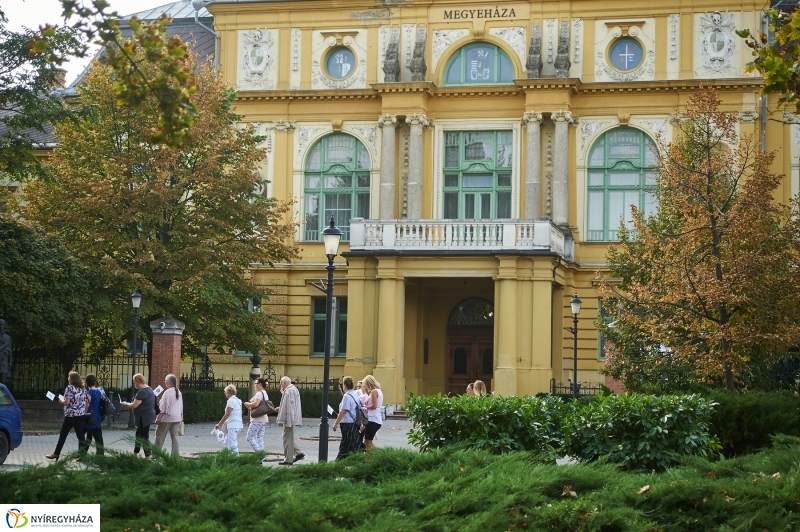 Alzheimer séta a belvárosban - fotó Szarka Lajos