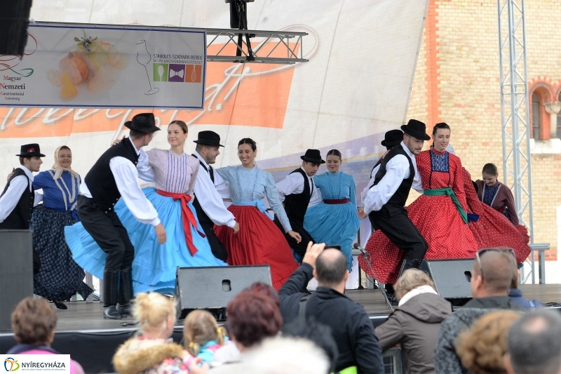 A Szabolcs Néptáncegyüttes fellépése a Tirpák Fesztiválon