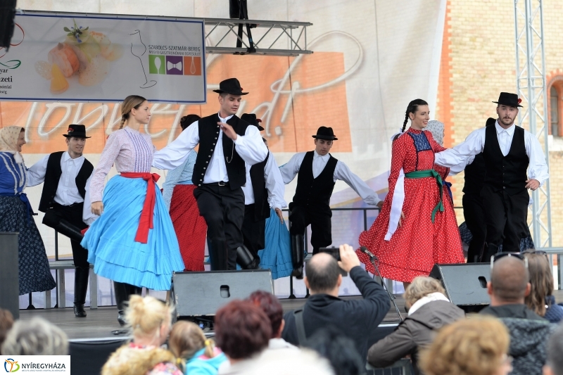 A Szabolcs Néptáncegyüttes fellépése a Tirpák Fesztiválon