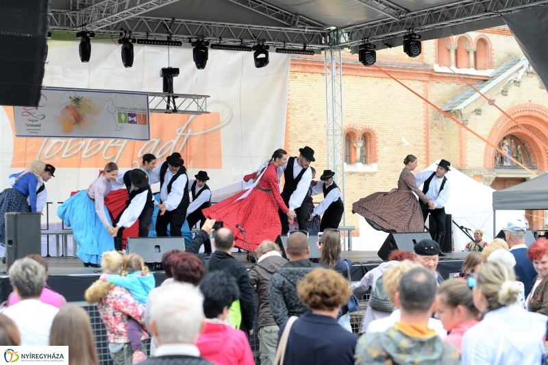 A Szabolcs Néptáncegyüttes fellépése a Tirpák Fesztiválon