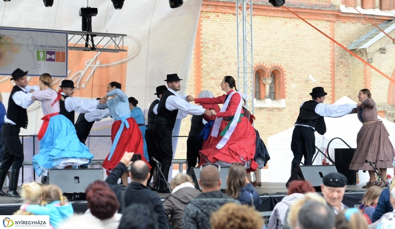 A Szabolcs Néptáncegyüttes fellépése a Tirpák Fesztiválon