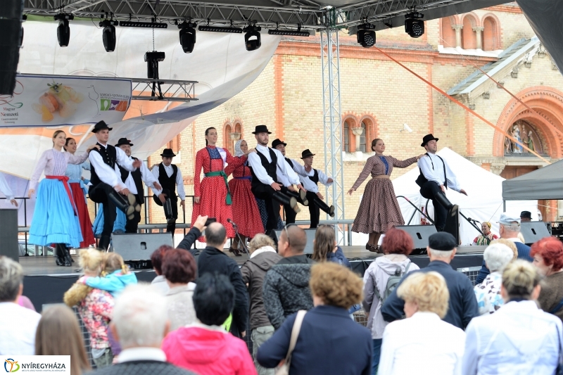 A Szabolcs Néptáncegyüttes fellépése a Tirpák Fesztiválon