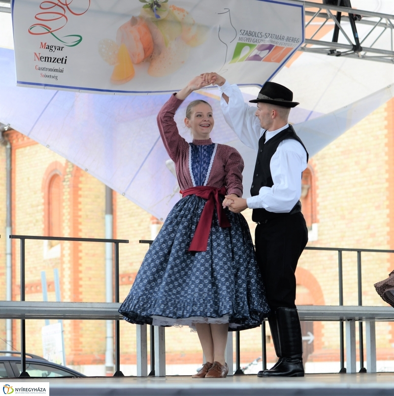 A Szabolcs Néptáncegyüttes fellépése a Tirpák Fesztiválon