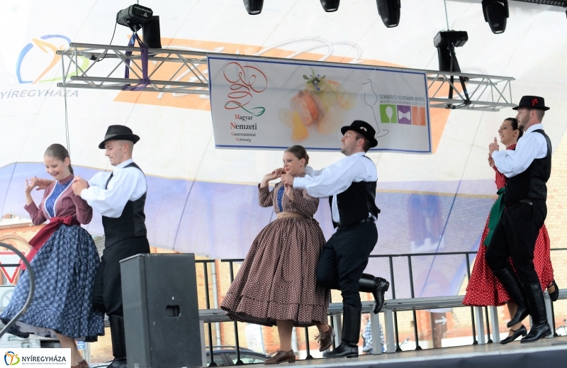 A Szabolcs Néptáncegyüttes fellépése a Tirpák Fesztiválon