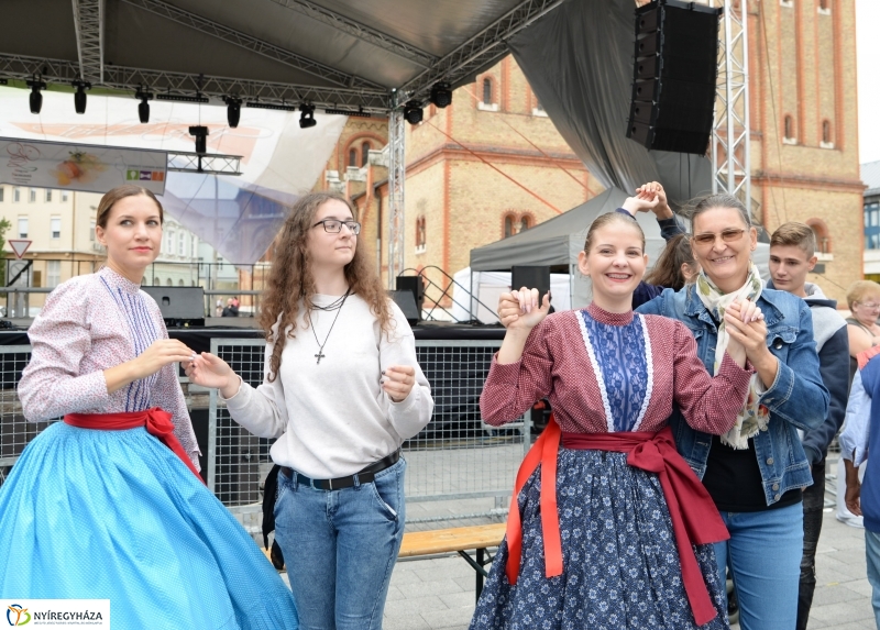 A Szabolcs Néptáncegyüttes fellépése a Tirpák Fesztiválon